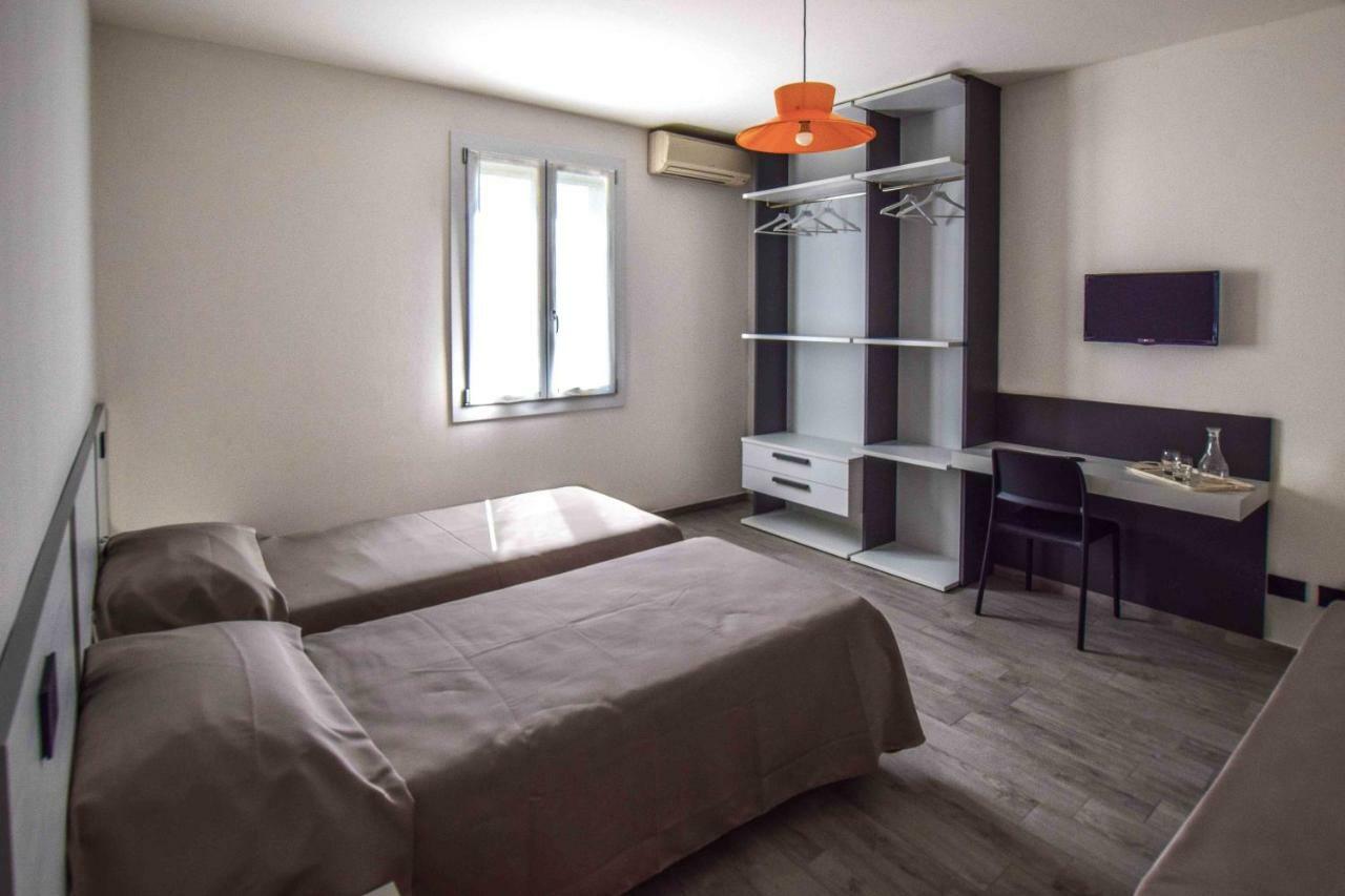 Gambisa Street Hotel Soliera Екстериор снимка